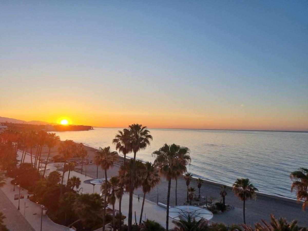 Sunnypalms - Beachfront Penthouse With Stunning Sea View Estepona Exterior photo