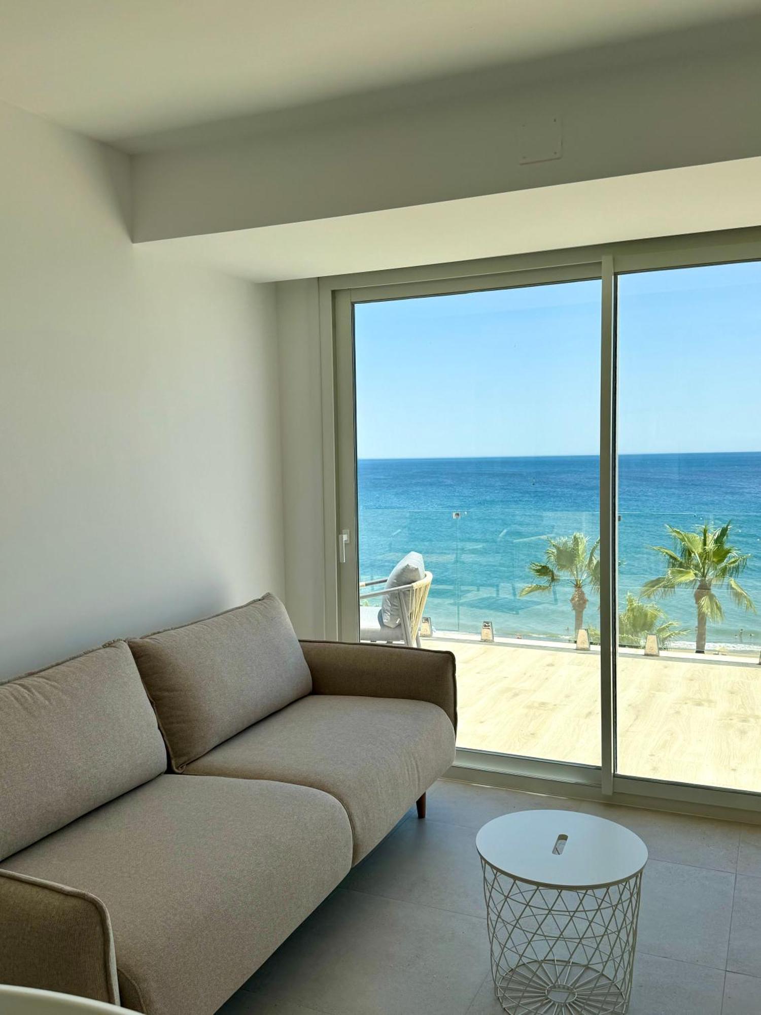 Sunnypalms - Beachfront Penthouse With Stunning Sea View Estepona Exterior photo