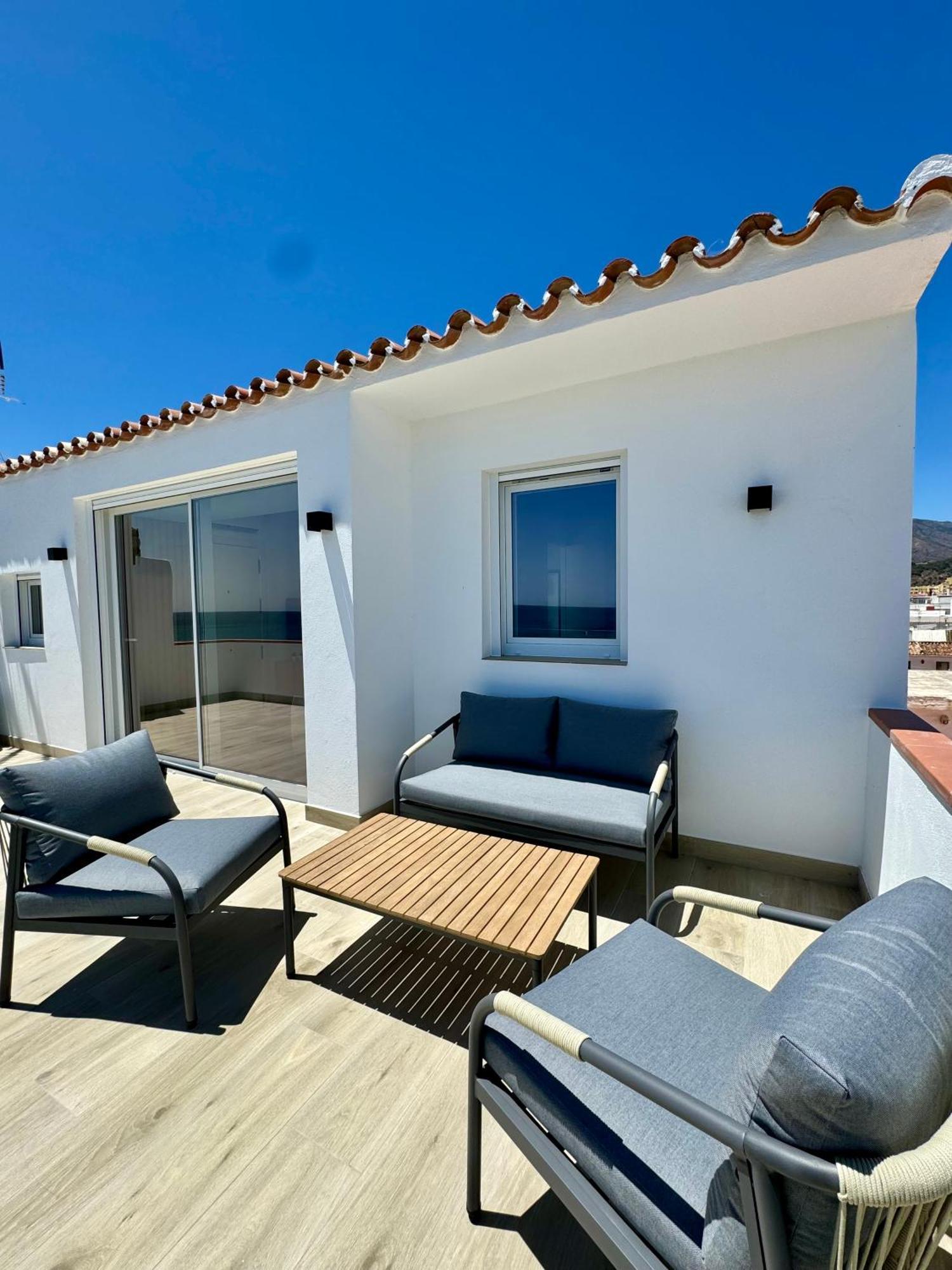 Sunnypalms - Beachfront Penthouse With Stunning Sea View Estepona Exterior photo