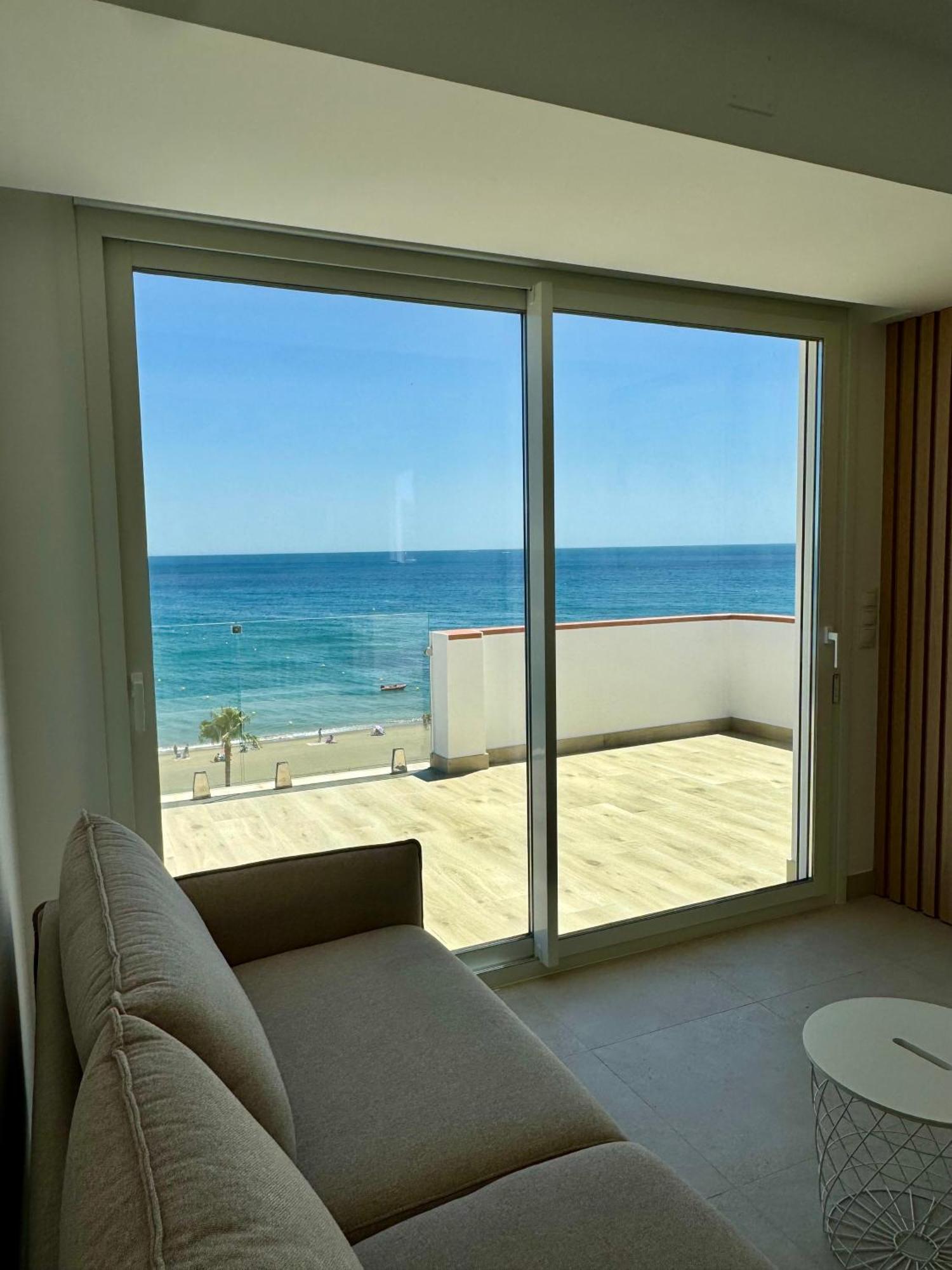 Sunnypalms - Beachfront Penthouse With Stunning Sea View Estepona Exterior photo
