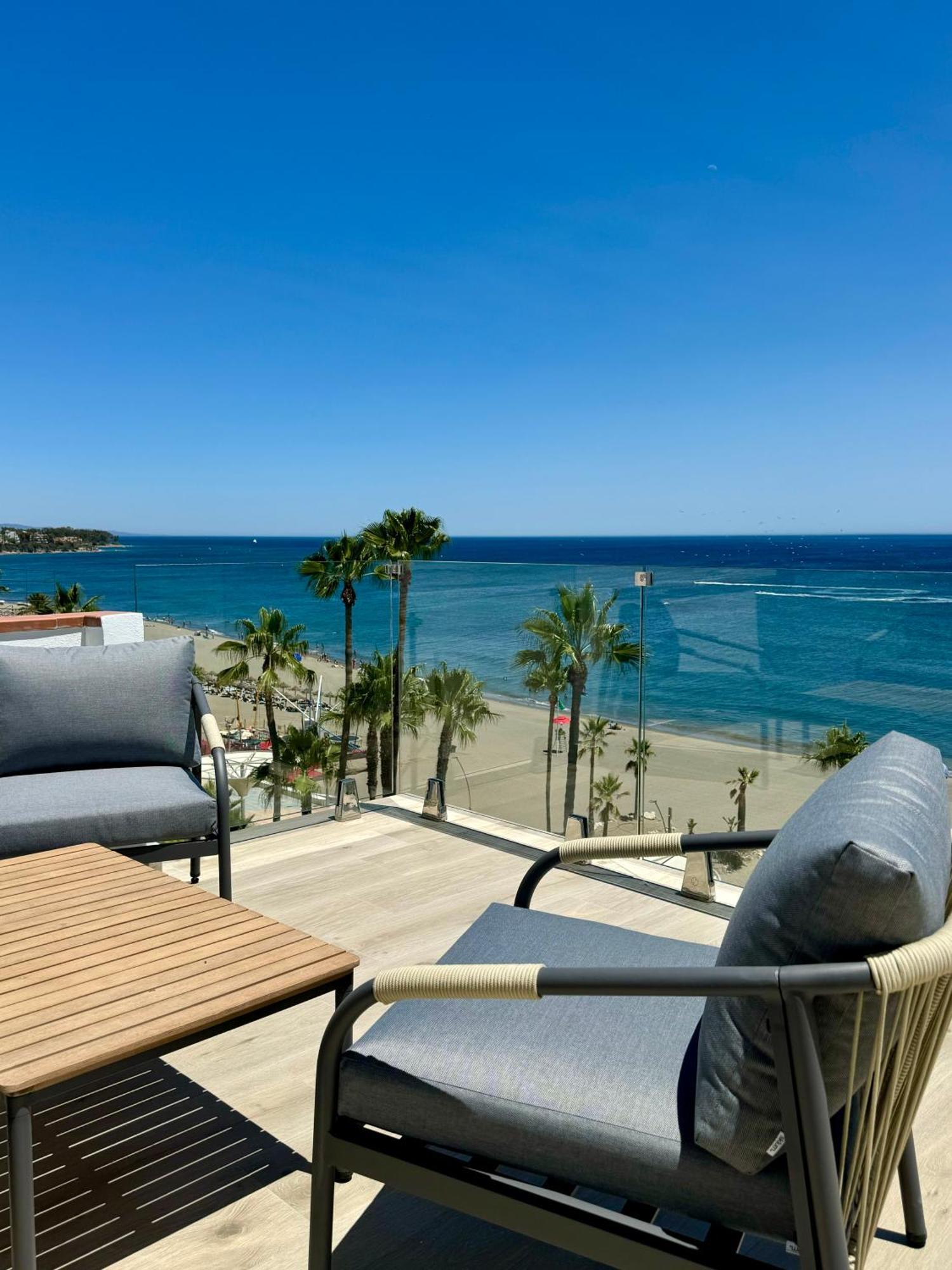 Sunnypalms - Beachfront Penthouse With Stunning Sea View Estepona Exterior photo