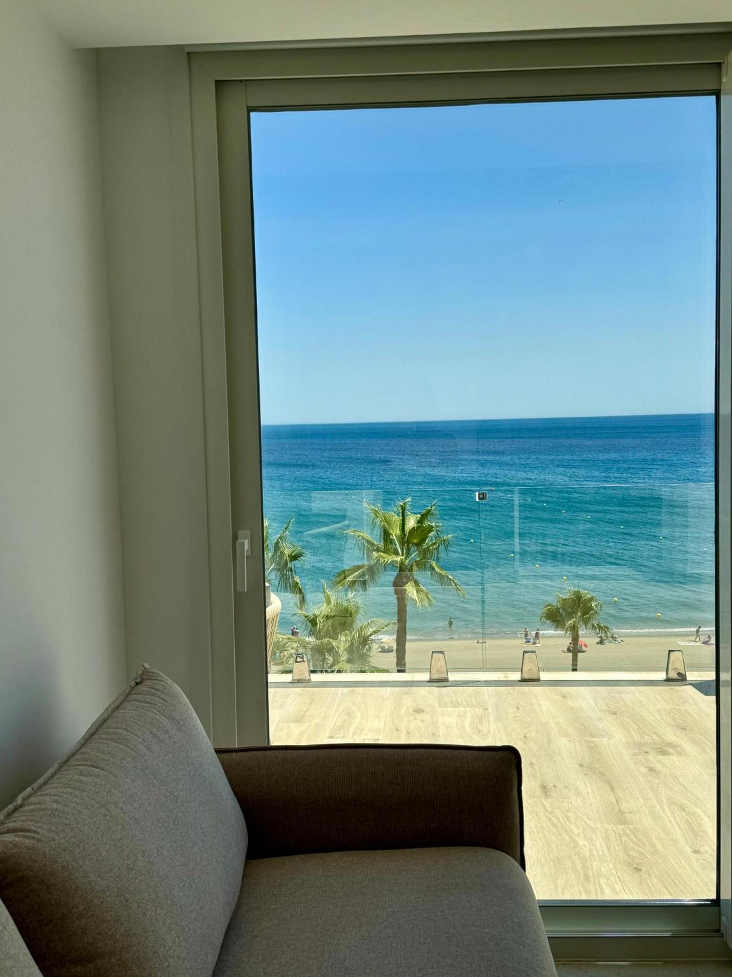 Sunnypalms - Beachfront Penthouse With Stunning Sea View Estepona Exterior photo