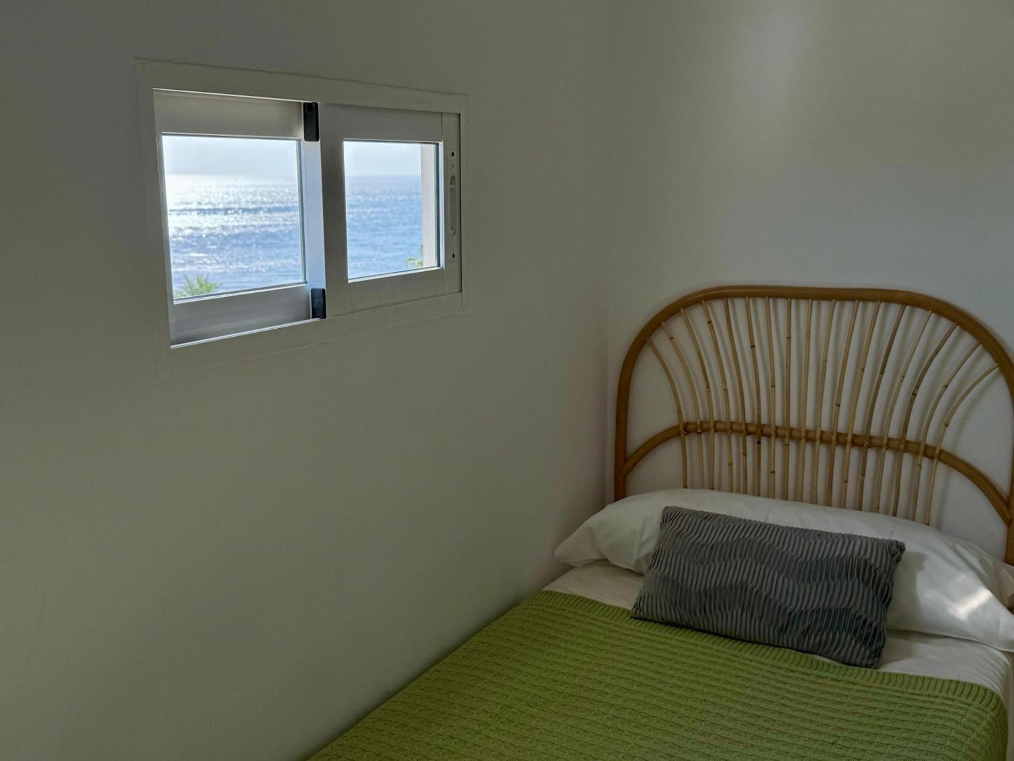 Sunnypalms - Beachfront Penthouse With Stunning Sea View Estepona Exterior photo